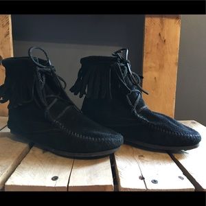 Minnetonka size 3 girls boots